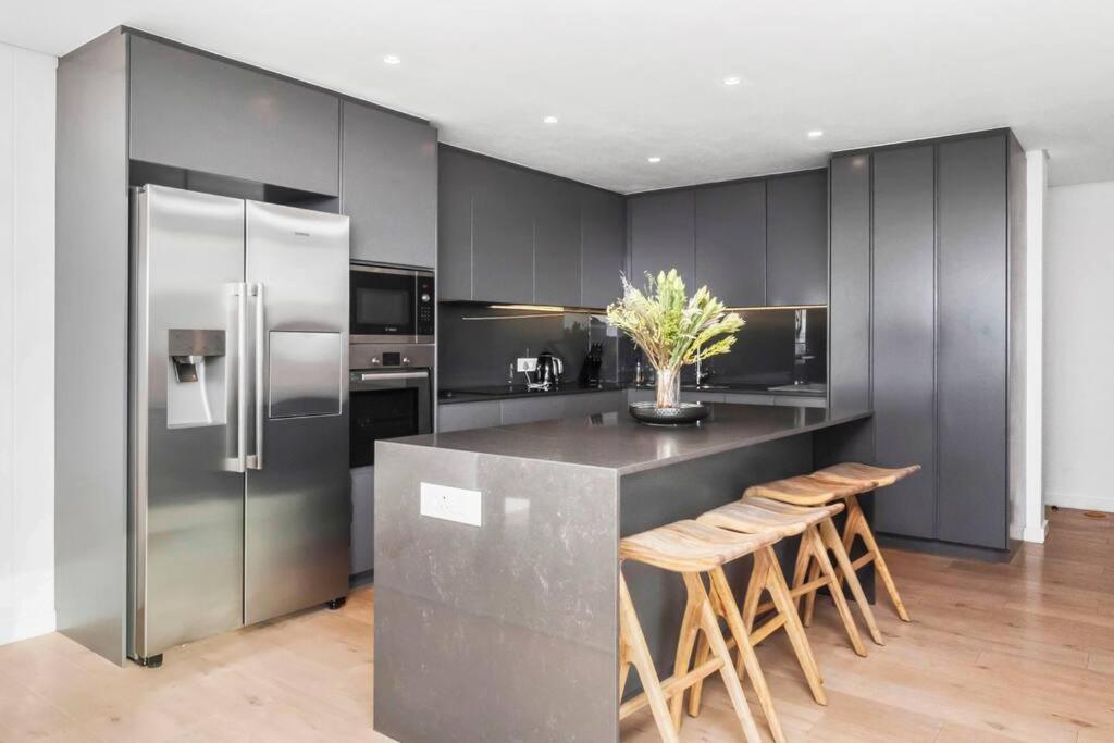 Elegant 3-bedroom Retreat Apartment *