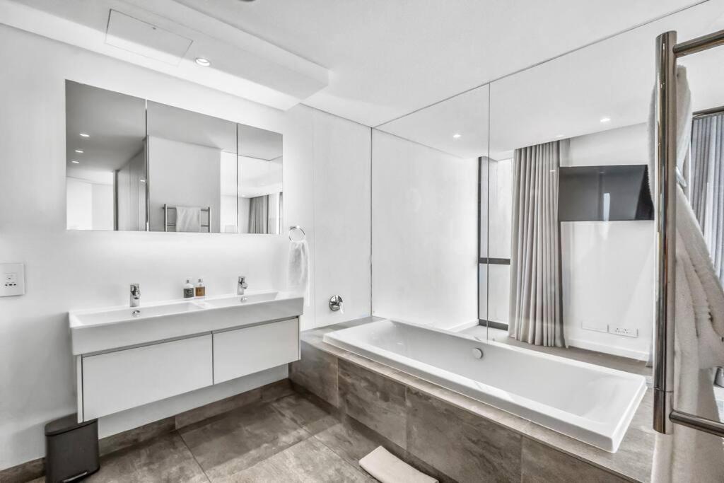 Apartment Elegant 3-bedroom Retreat Cape Town