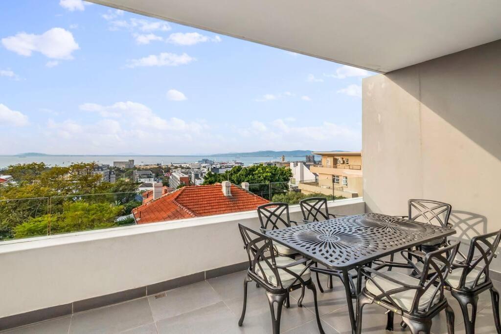 Elegant 3-bedroom Retreat Apartment *