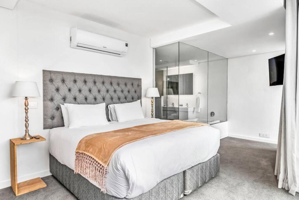 Apartment Elegant 3-bedroom Retreat *