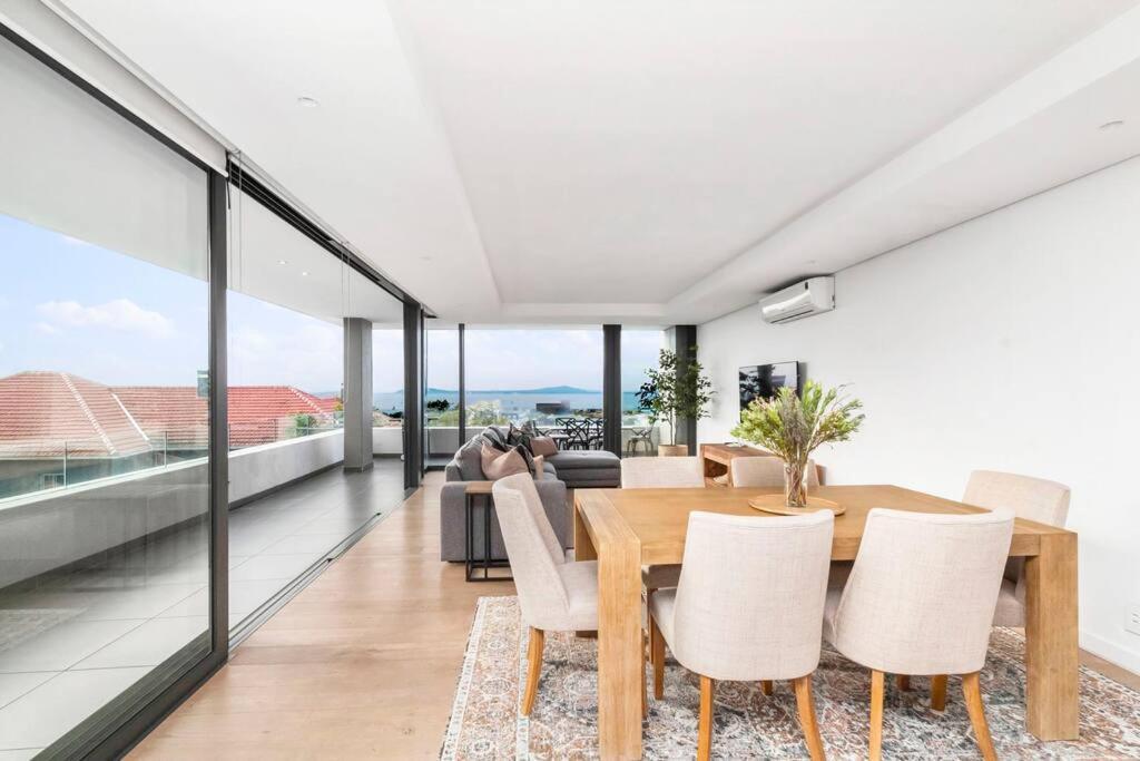 Elegant 3-bedroom Retreat Apartment *